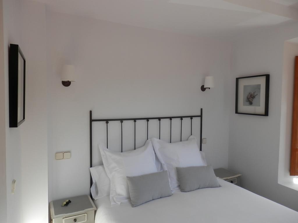 La Casona De Castilnovo - Gay Men Only Guest House Valdesaz Exterior photo