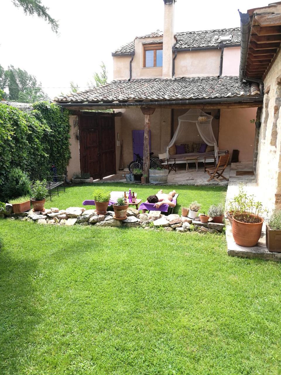 La Casona De Castilnovo - Gay Men Only Guest House Valdesaz Exterior photo